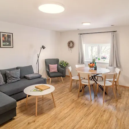 Smrz Lägenhetshotell 4*